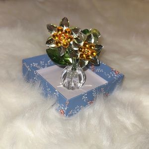 Spring Floral Glass-Mirrored Daffodil accent piece. Ideal for window sill.